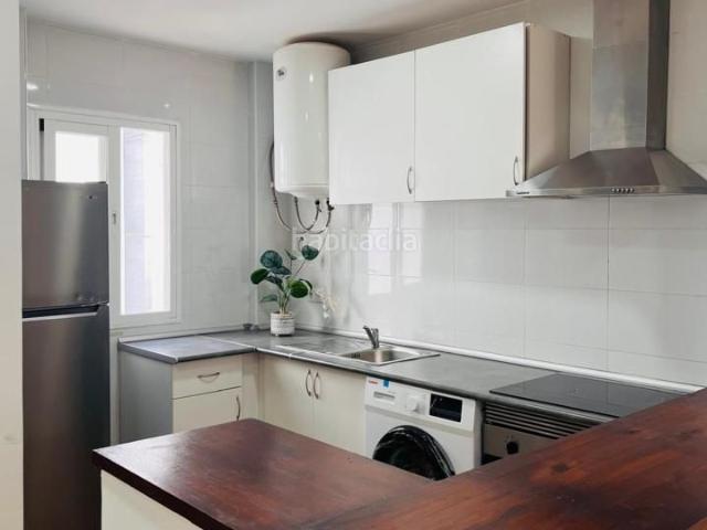 Piso en venta en Málaga, Parque Victoria Eugenia. OPORTUNIDAD ÚNICA EN MÁLAGA CON PLAZA DE GARAJE Y TRASTERO INCLUIDOS! UBICADOS EN UNA ZONA ESTRATÉGICA. Pisos.