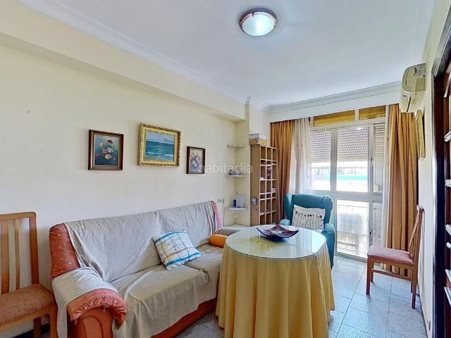 Piso en venta en Málaga, Parque Victoria Eugenia. Piso en Exclusiva en Calle Mirapetunias ¡Vistas despejadas!. Pisos.