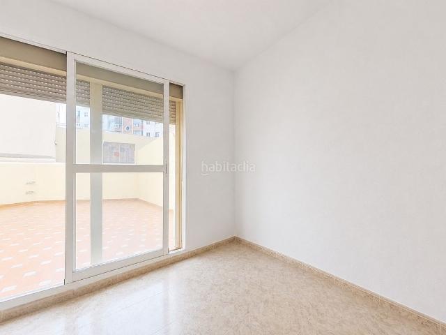 Piso en venta en Málaga, Perchel Sur Plaza de Toros Vieja. Inmobiliarias Unicasa vende este fantástico piso en el Perchel Sur. Pisos.