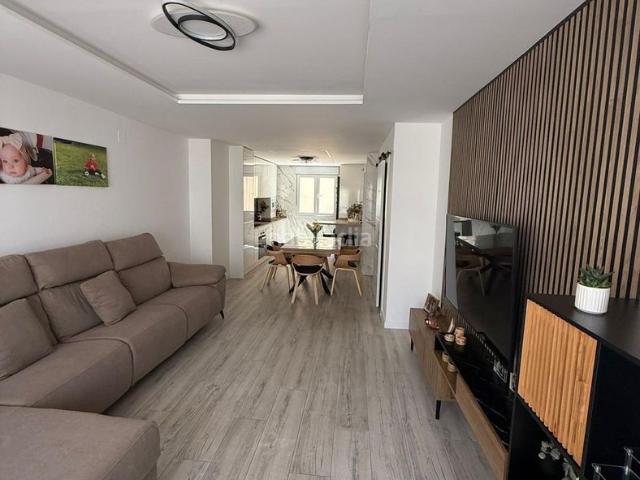Piso en venta en Málaga, Puerta Blanca. Piso en venta en Avenida de Molière, Málaga. Pisos.