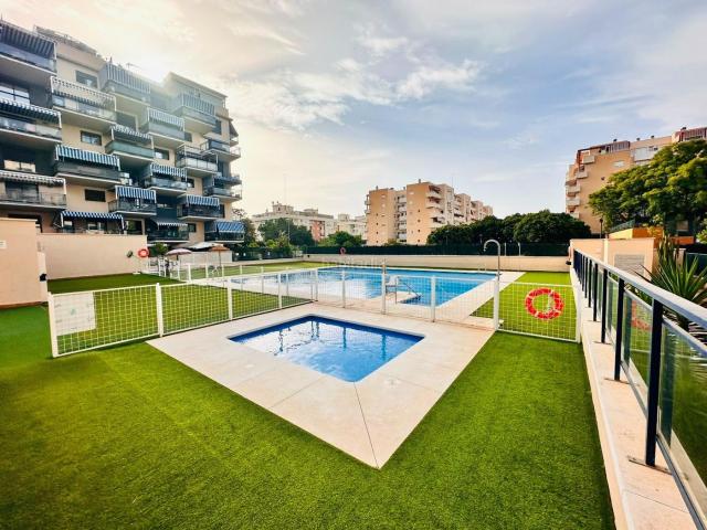 Piso en venta en Málaga, Residencial Jardín Botánico. Piso en esquina con gran terraza y piscina comunitaria. Pisos.