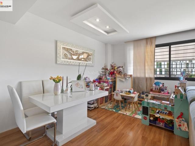 Piso en venta en Málaga, Santa Isabel. Acogedor dúplex en Soliva, hogar con alma y mucha luz. Pisos.
