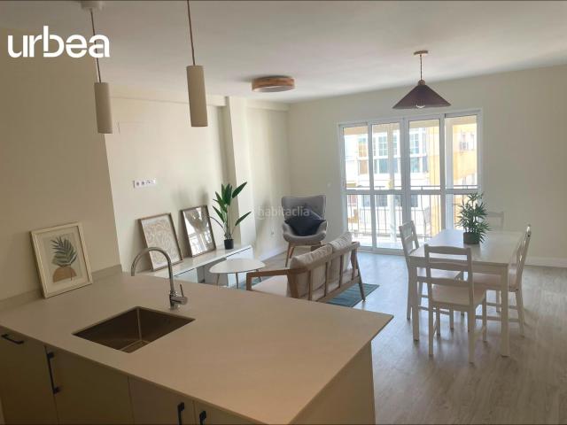 Piso en venta en Málaga, Suárez. Piso hecho a nuevo totalmente, luminoso de 3 dormitorios con dos baños y terraza solana. Pisos.