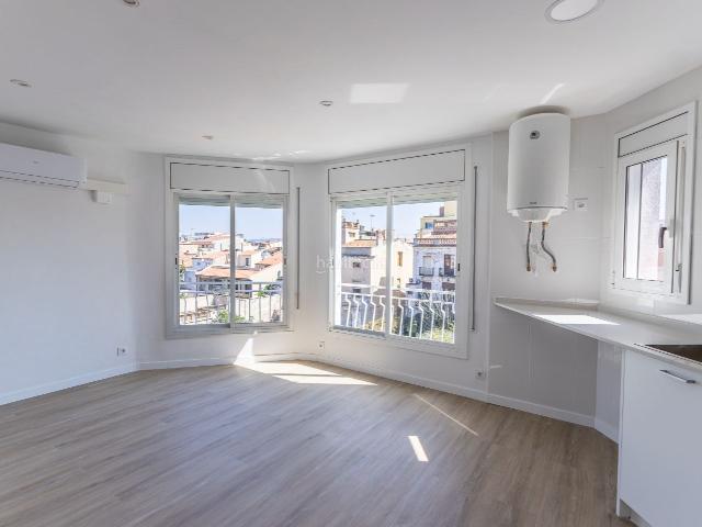 Piso en venta en Malgrat de Mar. Ático totalmente reformado en el centro de Malgrat de Mar A 1 minuto de la playa y la estación. Pisos Malgrat de.
