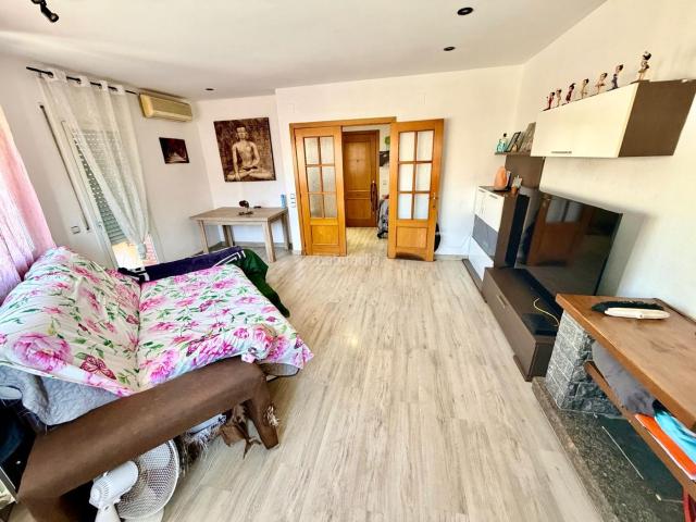 Piso en venta en Malgrat de Mar. Amplicon chimenea y solarium en la planta de arriba. Pisos Malgrat de.