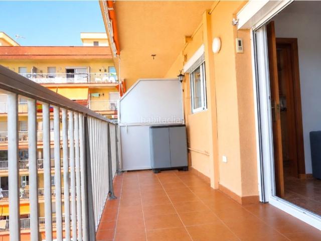 Piso en venta en Malgrat de Mar. Piso en primera línea de mar con vistas al Mediterráneo y piscina comunitaria. Pisos Malgrat de.