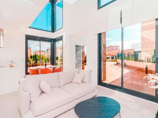 Piso en venta en Manga del Mar Menor La, Entremares. VILLA DE LUJOampnbspcon PISCINA, SOLAacuteRIUM en PLAYA HONDAVIVIENDA REF AM024NESPECIFICACIONES3 habitaciones y 3 bantildeosPISCI. Pisos Manga.