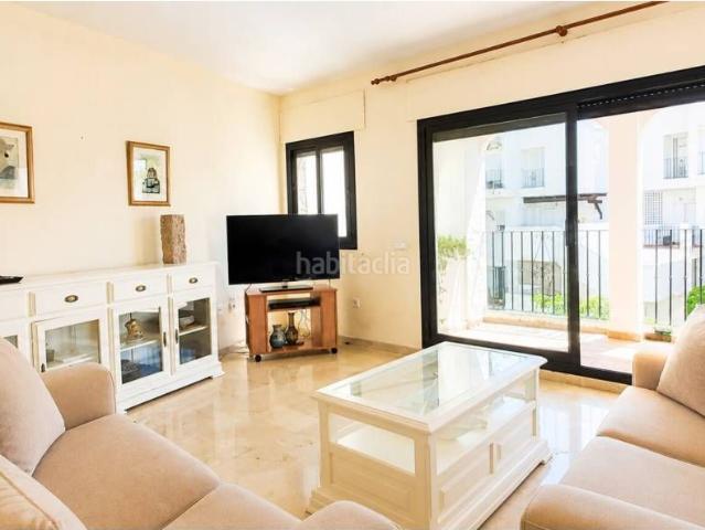 Piso en venta en Manilva, La Duquesa. Piso con vistas al mar y al golf en Puerto de la Duquesa Manilva 3 dormitorios, piscina y garaje. Pisos.