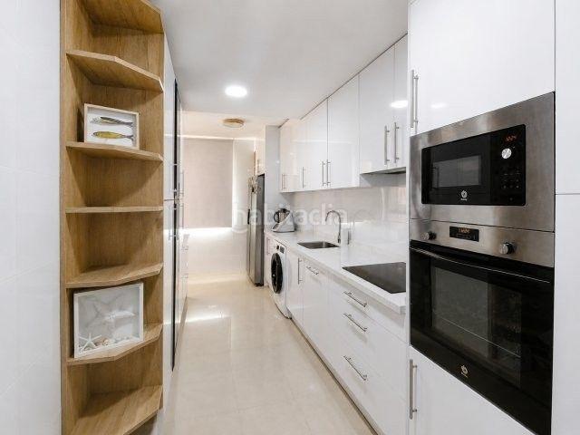 Piso en venta en Manilva, La Duquesa. DESCONECTAR DEL MUNDO A MINUTOS DEL MAR BAJO CON JARDÍN Y PISCINA. Pisos.