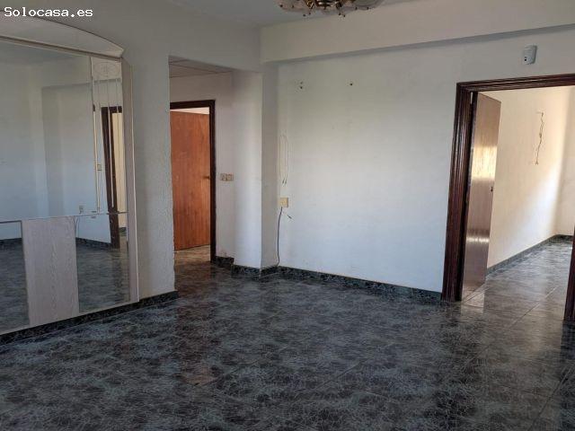 Piso en Venta en Manises Oportunidad para Reformar