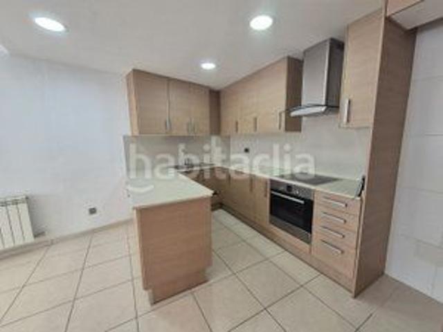 Piso en venta en Manlleu. grant terrassa, pero ara esta coberta. facil descubrir. Pisos.