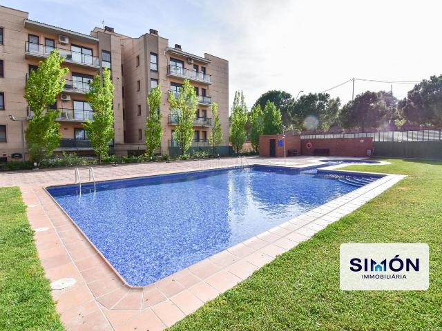 Piso en venta en Manresa, Bases de Manresa Carretera de Santpedor. Piso con parking, vistas despejadas y piscina en la Illa Verde!. Pisos.