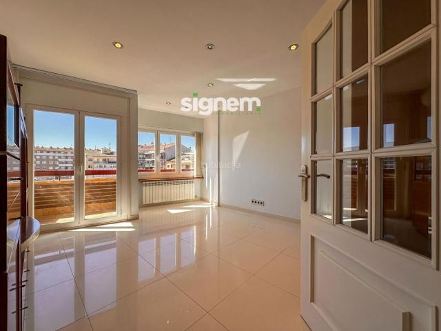 Piso en venta en Manresa, Bases de Manresa Carretera de Santpedor. PISO EN MANRESA 121M2 CONSTRUIDOS CON ASCENSOR, BALCÓN Y PK. Pisos.