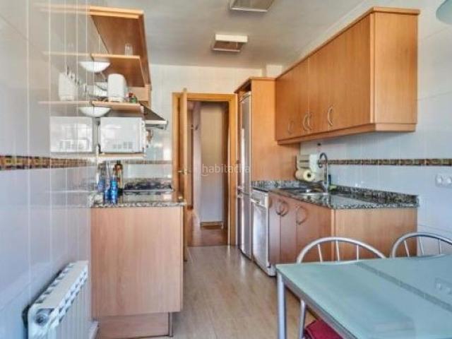 Piso en venta en Manresa, Escodines. PISO SEMINUEVO EN VENTA CON PARQUING, TRASTERO Y PISCINA COMUNITARIA. Pisos.