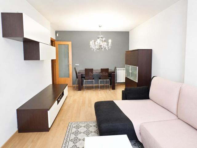 Piso en venta en Manresa, Font dels Capellans Sagrada Familia. Amplia vivienda seminueva con dos terrazas, zona comunitaria y dos plazas de parking opcionales en la zona de Sagrada Família de M.