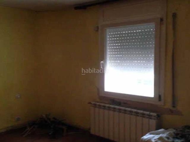 Piso en venta en Manresa, Font dels Capellans Sagrada Familia. Gran oportunidad de comprar un piso de tres habitaciones en la localidad de Manresa en Barcelona. No dejes pasar esta gran ocasión.