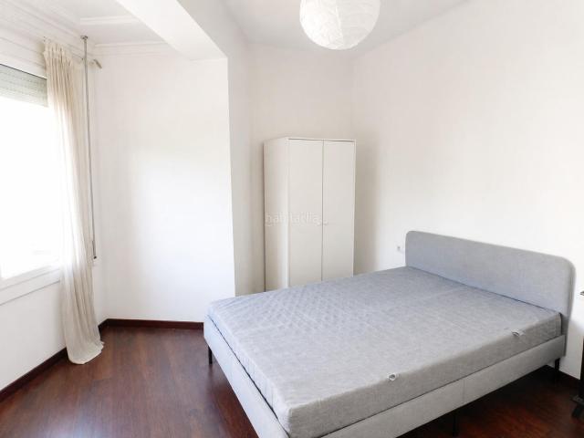Piso en venta en Manresa, Poble Nou. Amplio piso luminoso en el centro de Manresa con gran balcón y magníficas vistas. Pisos.
