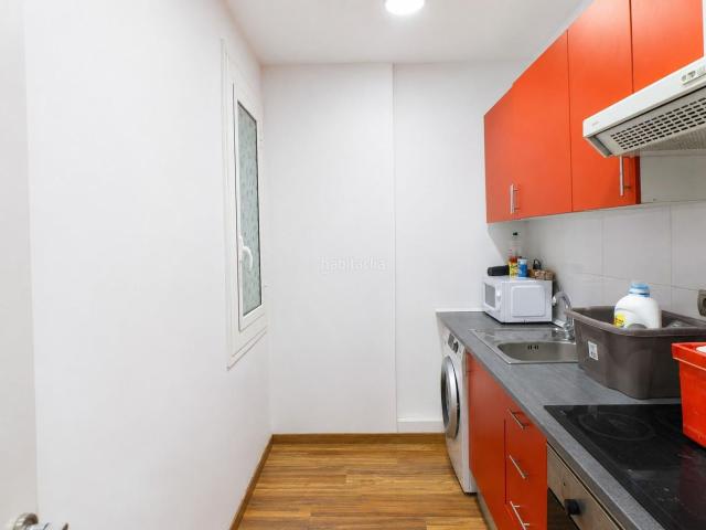 Piso en venta en Manresa, Poble Nou. Piso luminoso en el centro de Manresa con gran balcón y ascensor. Pisos.