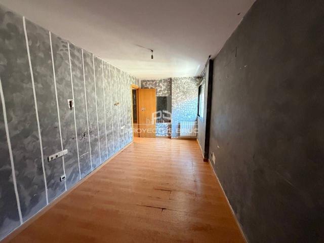 Piso en venta en Manresa, Plaça Catalunya. Manresa En Período Transparencia Piso de 2 habitaciones a reformar. Pisos.