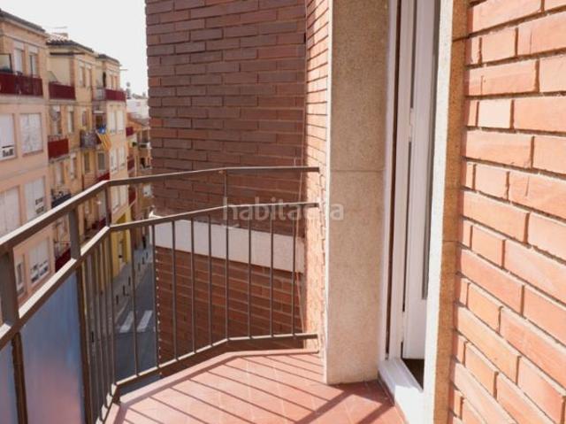 Piso en venta en Manresa, Plaça Catalunya. AmAmpli pis reformat amb 3 habitacions, ascensor i traster. Pisos.