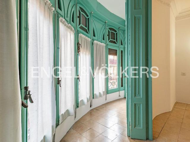 Piso en venta en Manresa, Plaça Catalunya. Amplio y luminoso piso en edificio histórico de Manresa. Pisos.