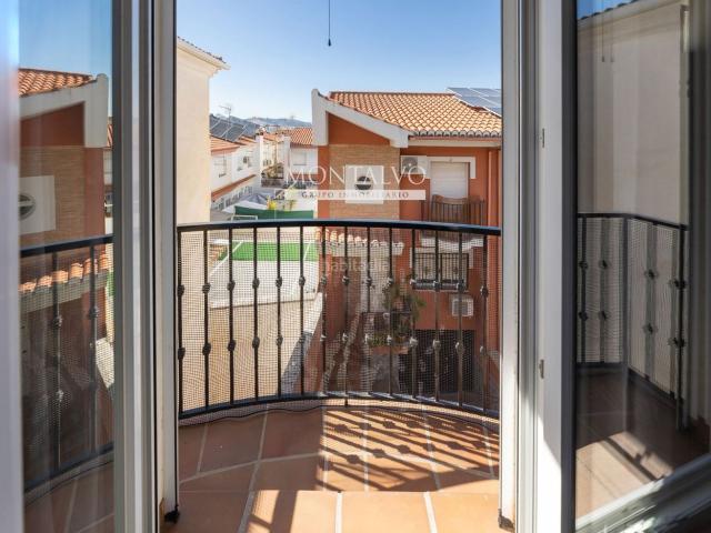 Piso en venta en Maracena. Piso totalmente exterior en Maracena 3 dormitorios, garaje y muchísima luz. Pisos.