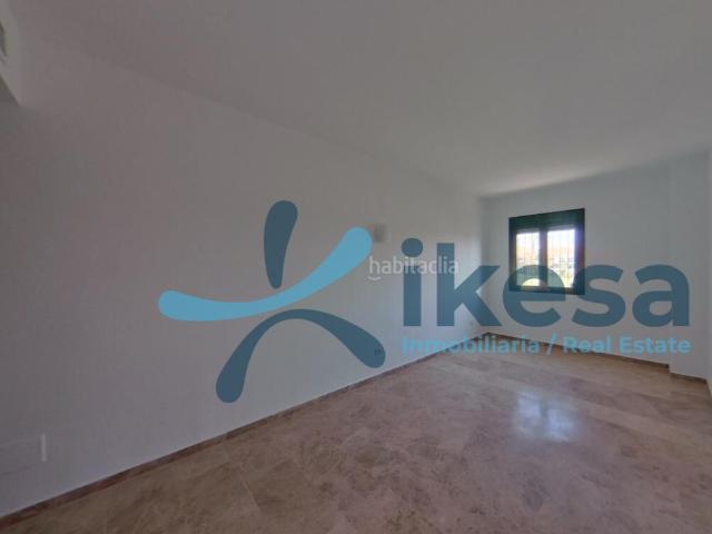 Piso en venta en Marbella, Nueva Alcántara. Venta de Vivienda en San Pedro de Alcántara, Málaga. VIVIENDA ALQUILADA, IDEAL PARA INVERSORES. Pisos.
