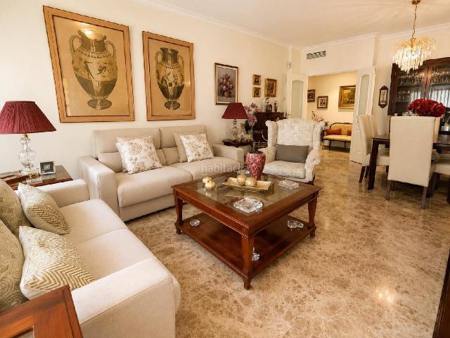 Piso en venta en Marbella, Nueva Alcántara. Exclusiva vivienda con terraza en San Pedro Alcantara. Pisos.