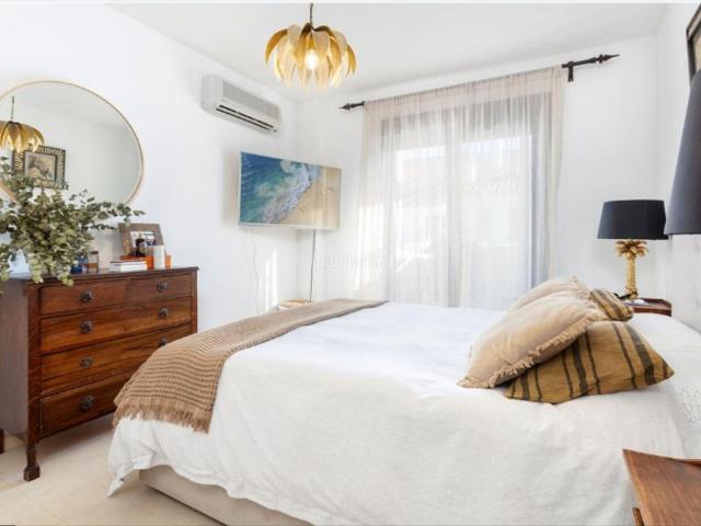 Piso en venta en Marbella, Nueva Andalucía centro. VIVIENDA EN NUEVA ANDALUCIA CON JARDINES Y PISCINA. Pisos.
