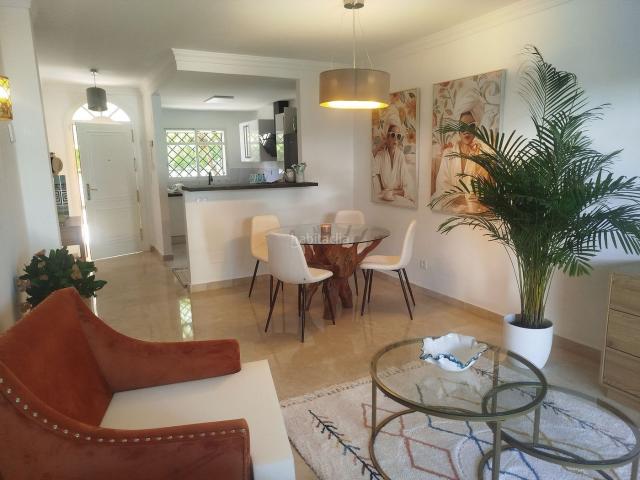 Piso en venta en Marbella, Aloha. ¡Descubre tu nuevo hogar en Aloha Gardens!. Pisos.