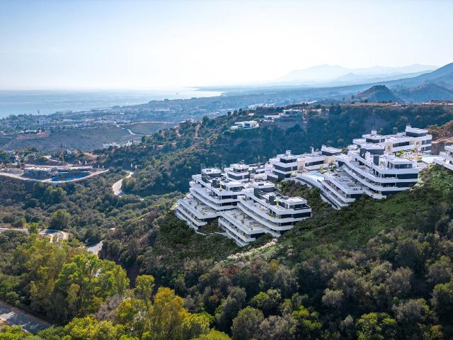 Piso en venta en Marbella, Alto de los Monteros. Pisos.