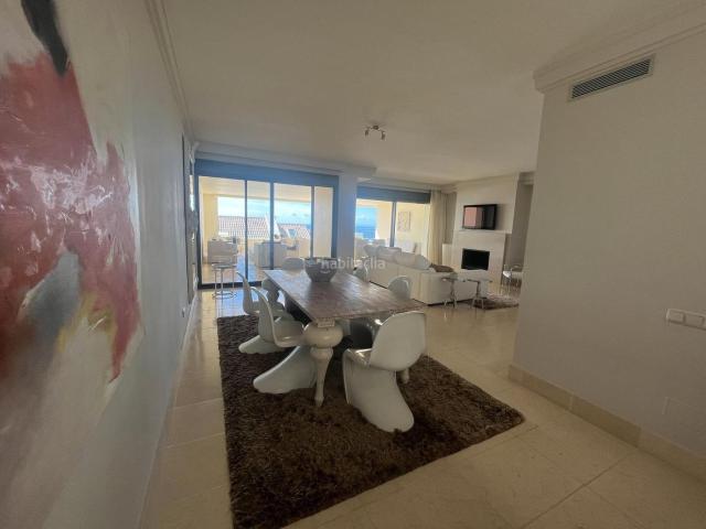 Piso en venta en Marbella, Alto de los Monteros. Vistas Panorámicas al Mediterráneo en Los Monteros Hill Club, Los Altos de Marbella. Pisos.