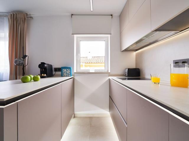 Piso en venta en Marbella, Casco Antiguo. Apartamento renovado de 2 dormitorios en el corazón de Marbella Licencia turística incluida. Pisos.