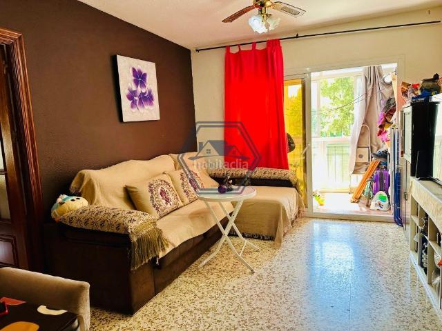 Piso en venta en Marbella, Divina Pastora. Piso de 3 dormitorios con terraza acristalada y trastero en excelente ubicación. Pisos.