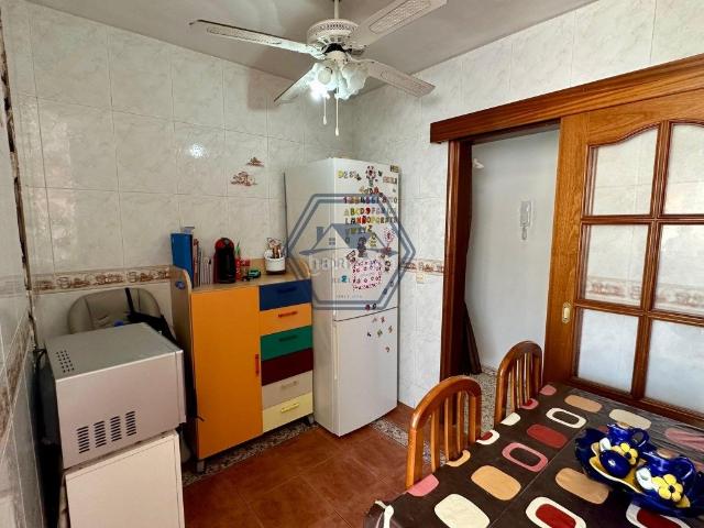 Piso en venta en Marbella, Divina Pastora. Piso de 3 dormitorios con terraza acristalada y trastero en excelente ubicación. Pisos.