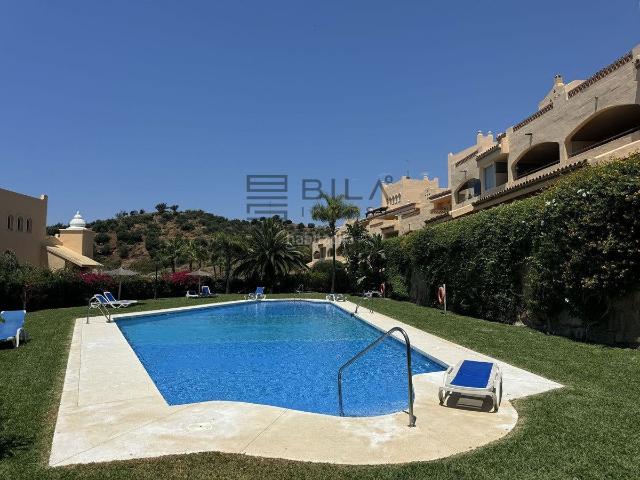 Piso en venta en Marbella, Elviria. Piso en venta en Urb. Santa María Village, Elviria en Marbella. Pisos.