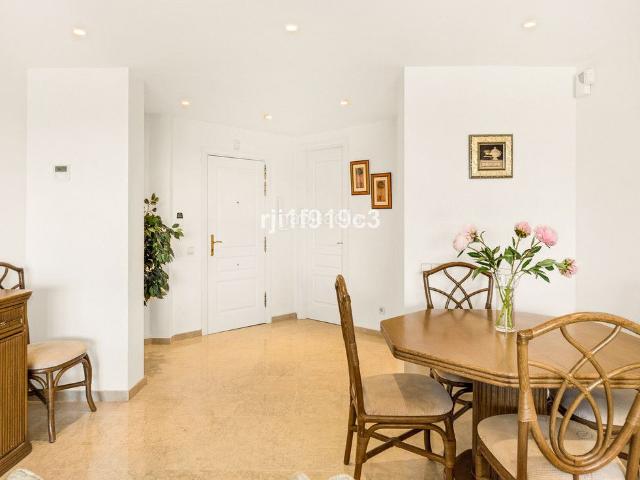 Piso en venta en Marbella, Elviria. Pisos.