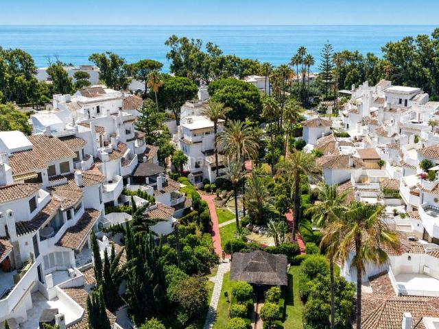 Piso en venta en Marbella, Elviria. Pisos.