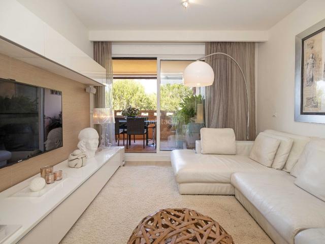 Piso en venta en Marbella, La Carolina Guadalpín. Apartamento en Milla de Oro Nagüeles. Pisos.