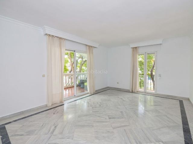 Piso en venta en Marbella, La Carolina Guadalpín. Apartamento en Milla de Oro Nagüeles. Pisos.