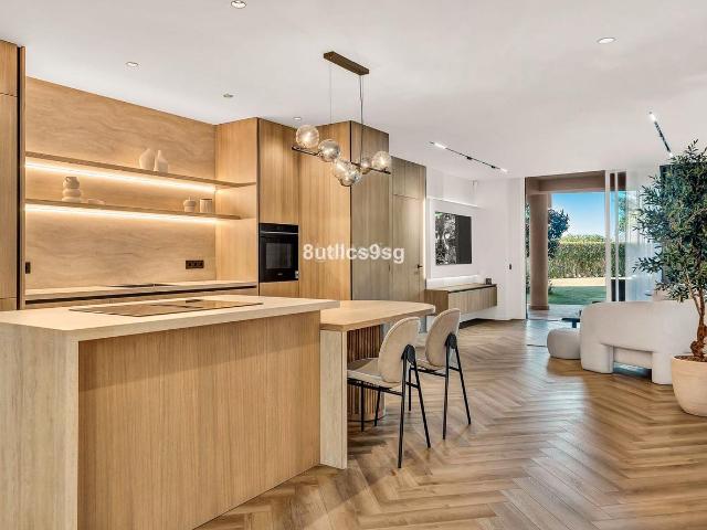 Piso en venta en Marbella, Los Naranjos. Magna Marbella: Apartamento en Planta Baja de Lujo y Tranquilidad en Nueva Andalucía. Pisos.