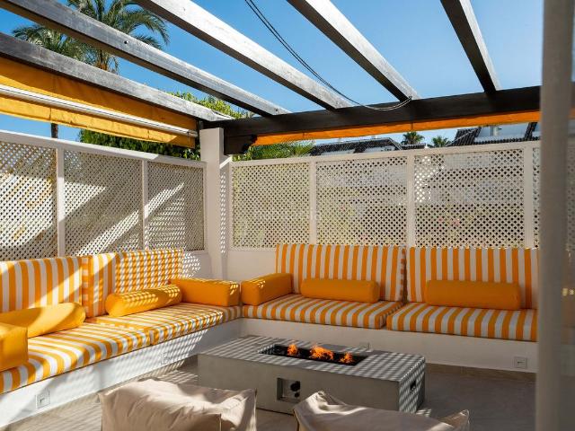 Piso en venta en Marbella, Las Brisas. Pisos.