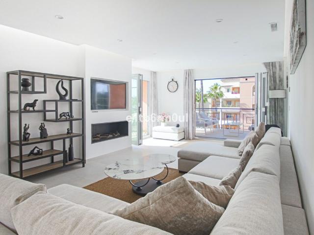 Piso en venta en Marbella, Las Brisas. Pisos.