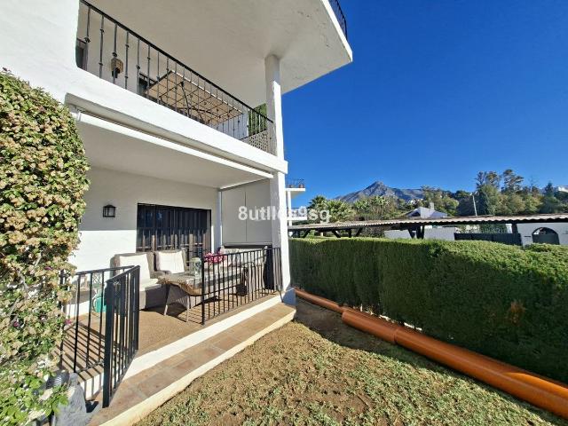 Piso en venta en Marbella, Las Brisas. Pisos.