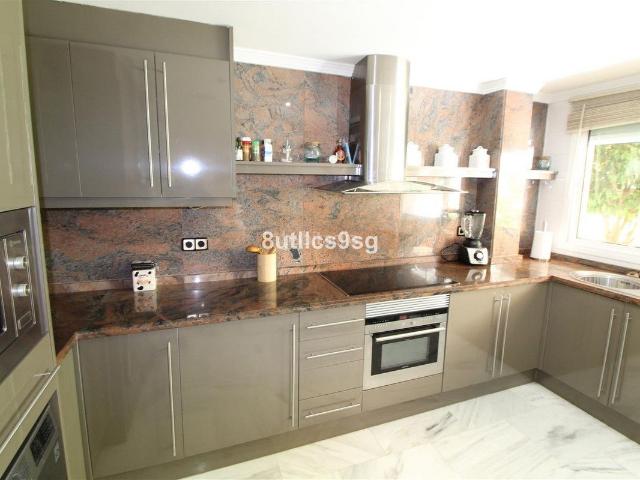 Piso en venta en Marbella, Las Brisas. Pisos.