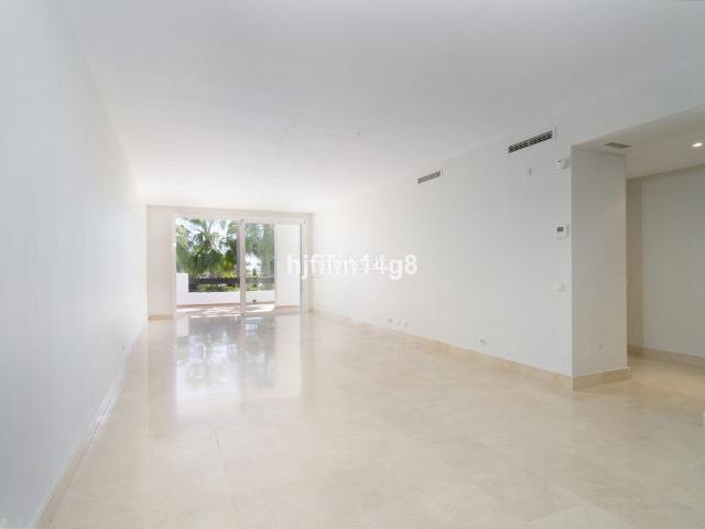 Piso en venta en Marbella, Las Brisas. Pisos.