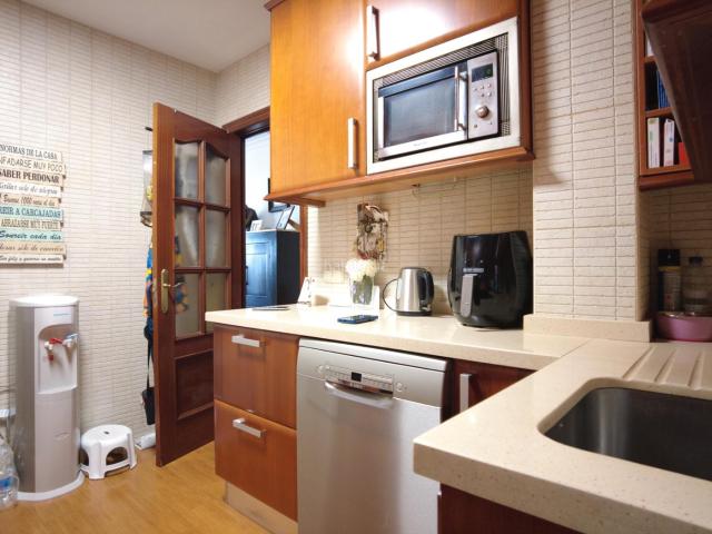 Piso en venta en Marbella, Los Jardines de Marbella La Ermita. Luminoso piso de 3 dormitorios en Marbella Ideal como vivienda familiar o inversión. Pisos.