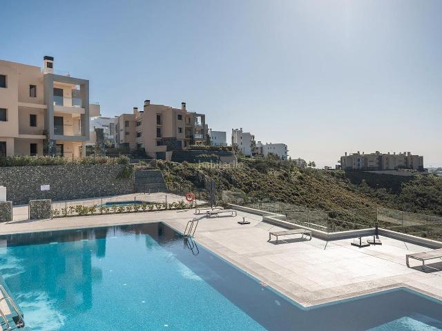 Piso en venta en Marbella, Puerto Banús. Benahavís: Lujo y Vistas en Real de La Quinta. Pisos.