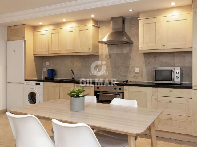 Piso en venta en Marbella, Puerto Banús. Excelente oportunidad de inversión en una de las zonas más demandadas de la Costa del Sol. Este apartamento de 1 dormitorio se enc. Pisos.