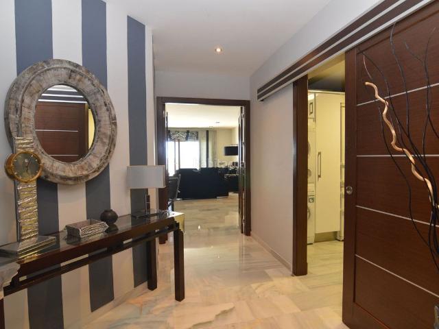 Piso en venta en Marbella, Puerto Banús. Pisos.